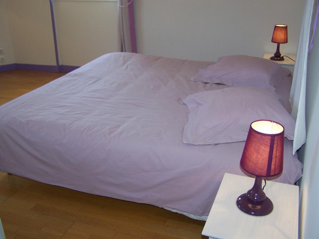 Les Cigales Bed & Breakfast Charols Bilik gambar