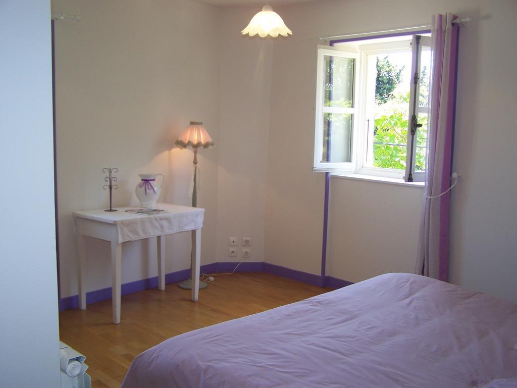 Les Cigales Bed & Breakfast Charols Bilik gambar